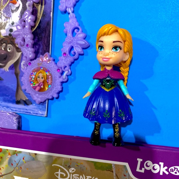 DISNEY FROZEN BUNDLE MINI ANNA, 3 BOOKS LOOK AND FIND, FROZEN II & READ A-LONG - Picture 2 of 15